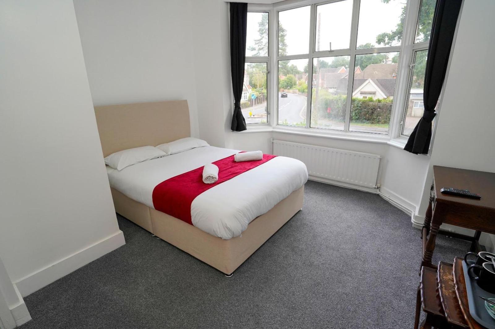 Gatwick Birchwood Lodge With Holiday Parking Horley Exterior foto